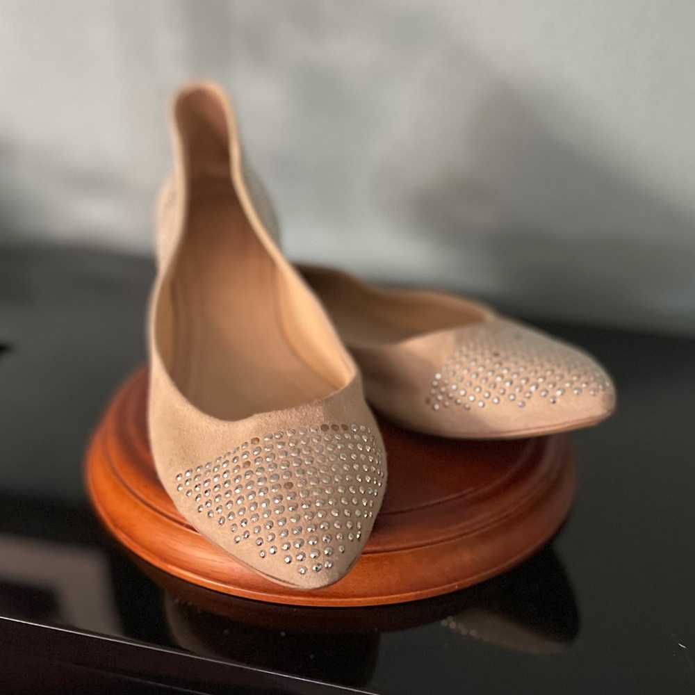 Cute neutral flats with rhinestone detailing sz 37 made in Italy